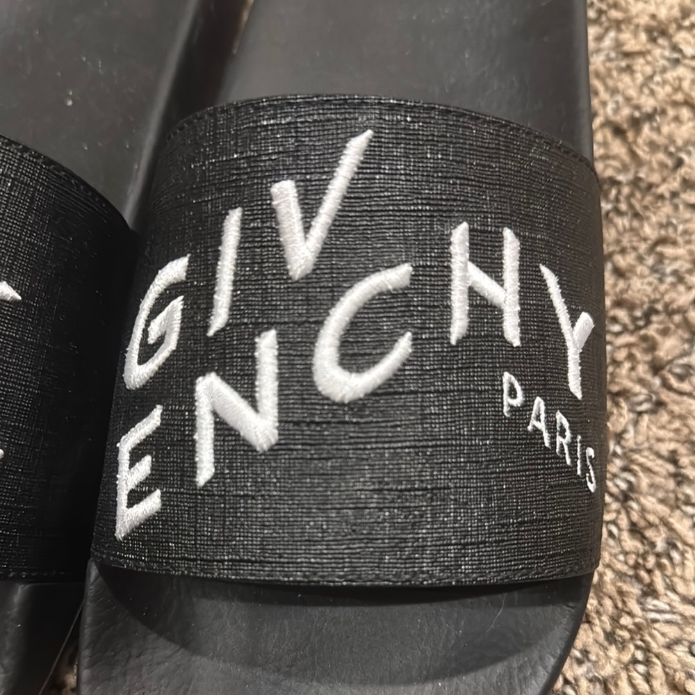 Givenchy Black And White Logo Slides View 2
